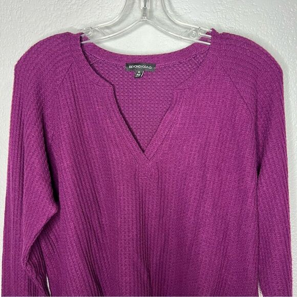New! Beyond Yoga FRNCH Purple V-Neck Rib Knit Pullover Women’s Top Sz M - Picture 4 of 12